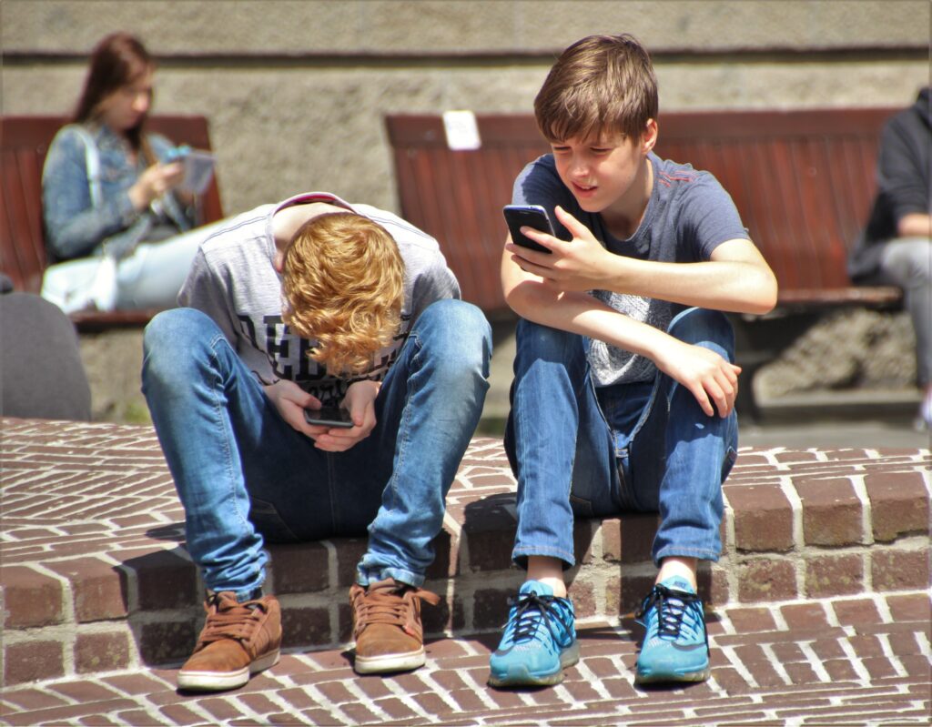 Contoh Karangan Kesan Penggunaan Telefon Bimbit Kepada Pelajar/ Murid Sekolah 3